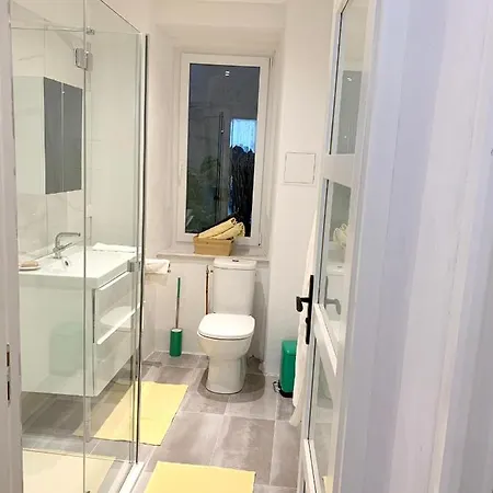 With 2 Bedrooms In With Wifi Апартаменты *