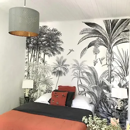 Апартаменты With 2 Bedrooms In With Wifi Форкалькье